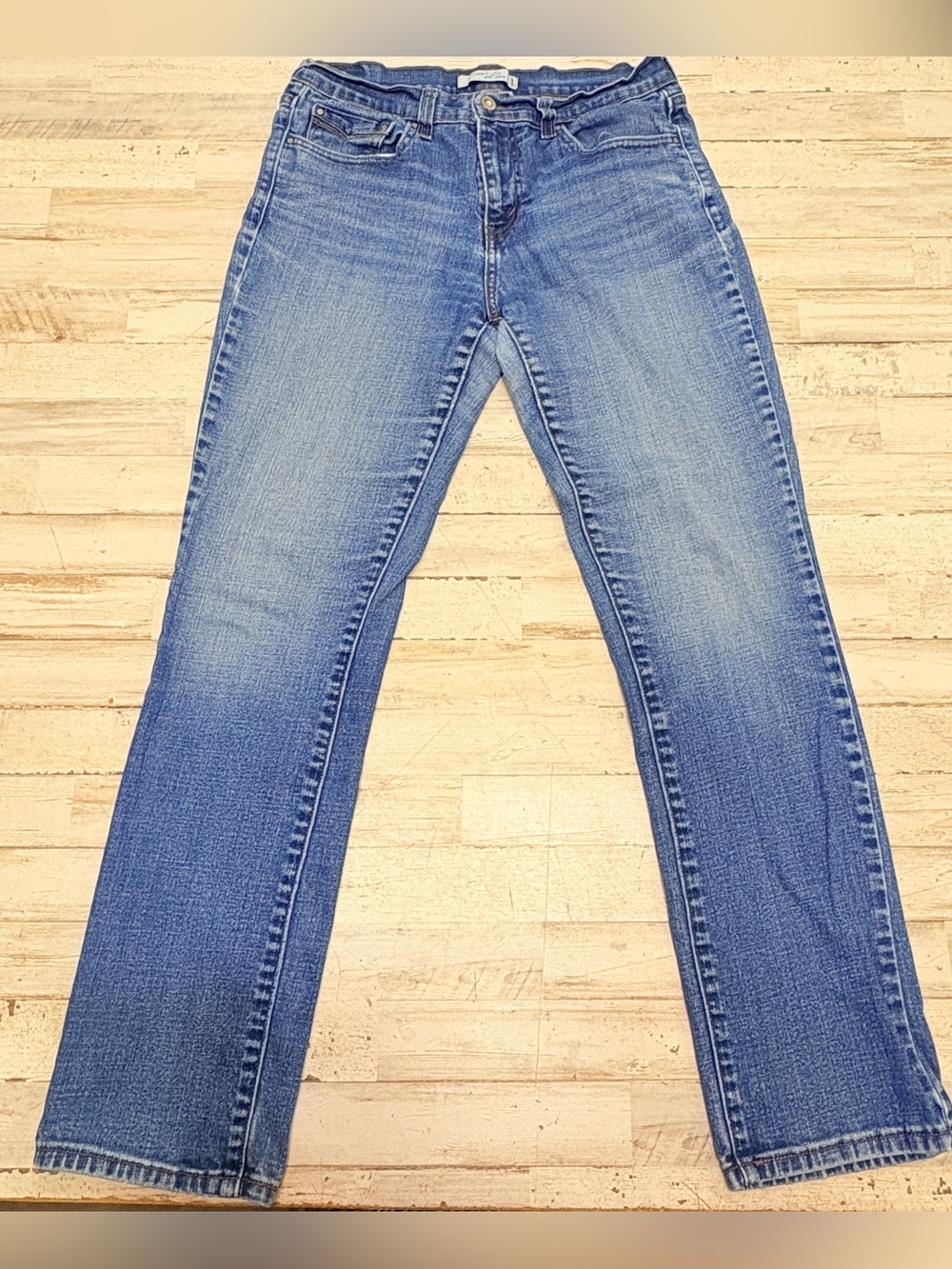Levi's Jeans Women's 505 Straight Leg Jeans Medium Wash Denim Sz 8 Mid-Rise